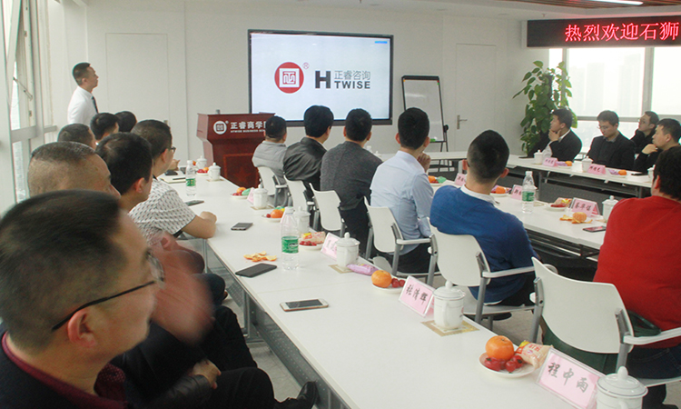 石獅市服裝產(chǎn)業(yè)聯(lián)盟、石獅市染整同業(yè)公會(huì)來我司參訪交流并赴標(biāo)桿項(xiàng)目德永佳參觀學(xué)習(xí)