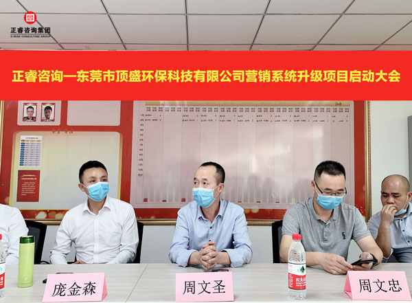 總經理周文圣（左）、副總經理周文忠（右）