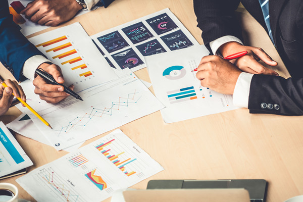 幫助企業(yè)應(yīng)對(duì)變革挑戰(zhàn)，實(shí)現(xiàn)組織轉(zhuǎn)型與優(yōu)化