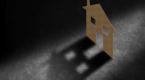 重慶傳統(tǒng)行業(yè)塌方，罪魁禍?zhǔn)拙故欠績r？