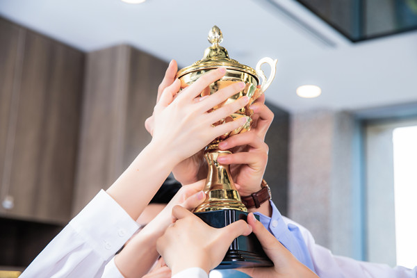 績(jī)效與薪酬掛鉤：激發(fā)員工動(dòng)力，實(shí)現(xiàn)企業(yè)目標(biāo)