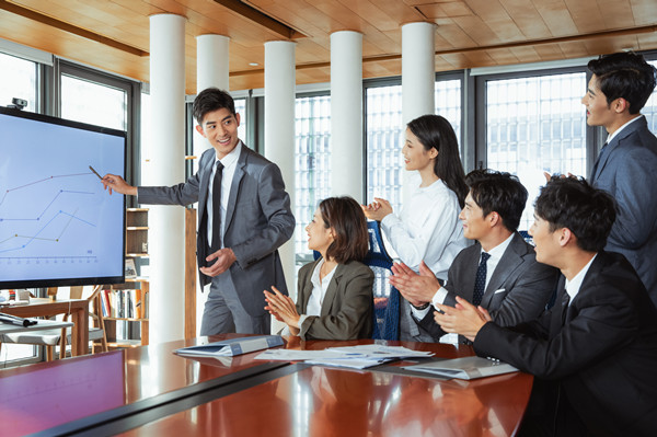 優(yōu)化組織內(nèi)部協(xié)同與溝通機(jī)制，提高組織效率和執(zhí)行力