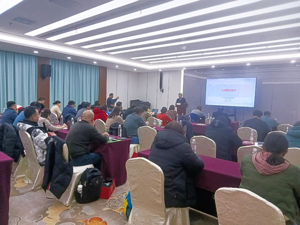 無(wú)錫市社區(qū)商會(huì)——勤新商會(huì)攜手正睿咨詢(xún)集團(tuán)為企業(yè)家賦能充電！