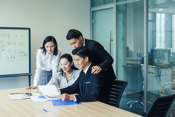 績效管理：應(yīng)對變革挑戰(zhàn)，推動組織變革成功