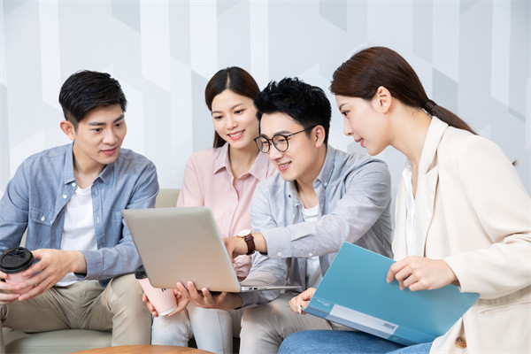 薪酬與員工發(fā)展：促進(jìn)員工成長，提高工作動力