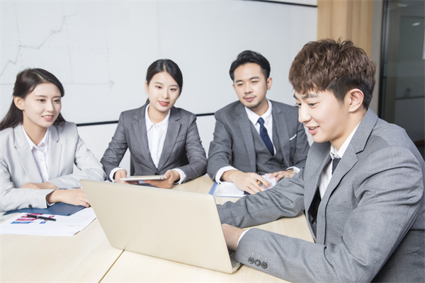 薪酬與員工發(fā)展：促進(jìn)員工成長，提高工作動力