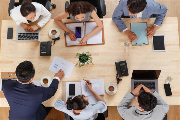 關(guān)鍵績(jī)效指標(biāo)（KPI）：明確目標(biāo)，跟蹤進(jìn)展