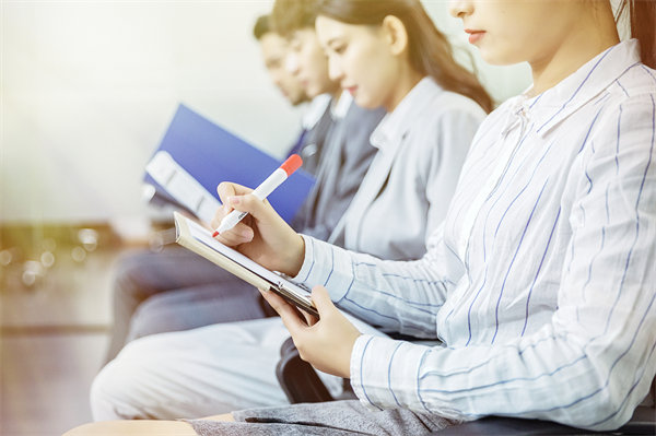 人才挖掘與選拔：全面評(píng)估候選人能力，選拔優(yōu)秀人才