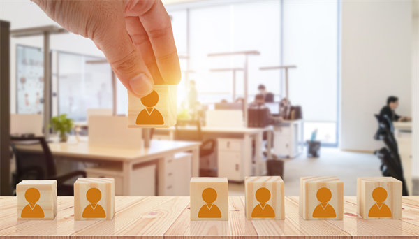 人才挖掘與選拔：全面評(píng)估候選人能力，選拔優(yōu)秀人才