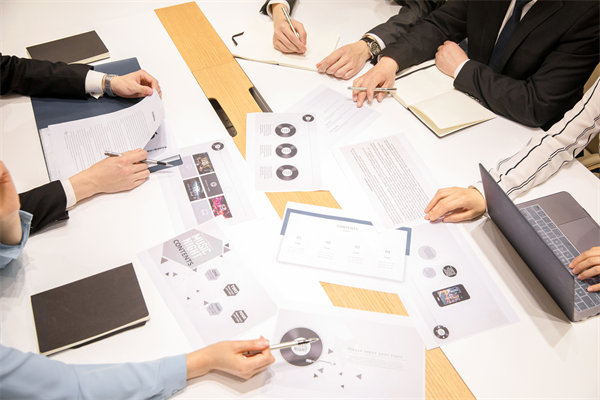 市場(chǎng)調(diào)研：深入了解市場(chǎng)，制定有效營(yíng)銷策略