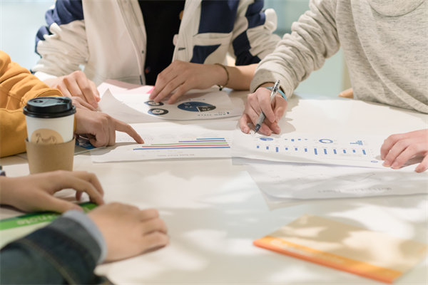 集團(tuán)戰(zhàn)略規(guī)劃和年度經(jīng)營(yíng)計(jì)劃不匹配怎么辦？