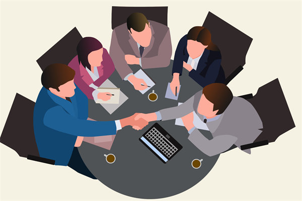 在企業(yè)管理中，專權(quán)式和民主式管理各有哪些優(yōu)缺點(diǎn)？