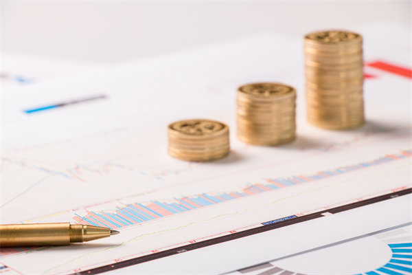 結(jié)合實(shí)際，談?wù)勂髽I(yè)在戰(zhàn)略薪酬設(shè)計(jì)時(shí)要注意哪些問題？