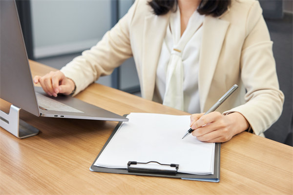 企業(yè)的發(fā)展戰(zhàn)略不僅僅是老板一個人的問題，還有誰？