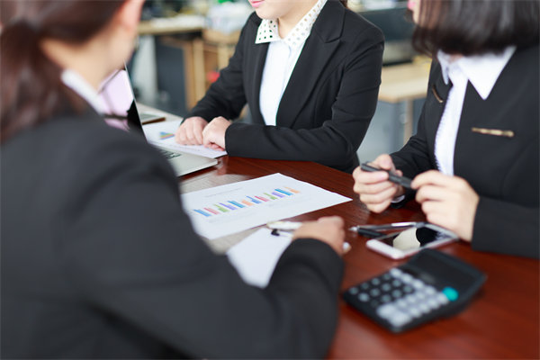 薪酬績(jī)效管理中的溝通障礙如何克服，增強(qiáng)員工信任感？