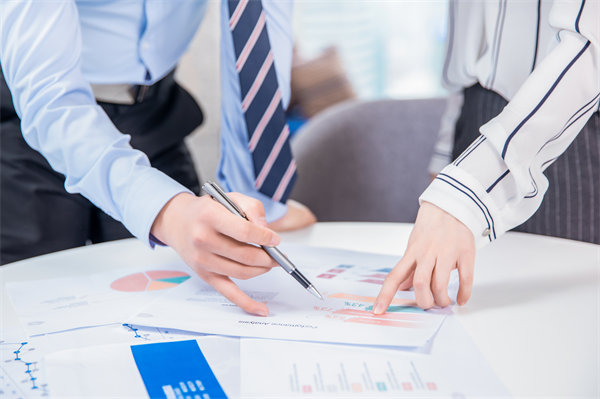 績效反饋如何有效溝通，避免誤解并激發(fā)員工潛能？