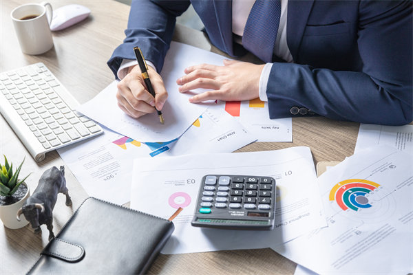 利用大數(shù)據(jù)與AI優(yōu)化績效管理流程，提升決策效率！