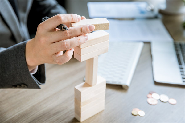 集團(tuán)管控如何平衡創(chuàng)新與穩(wěn)定，推動(dòng)可持續(xù)發(fā)展？