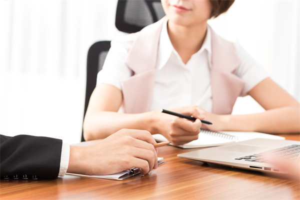 如何平衡員工工作與生活的界限，增強(qiáng)工作滿意度？