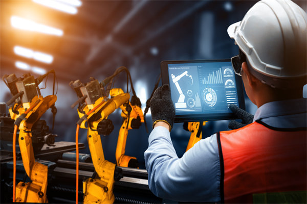 以科技創(chuàng)新驅(qū)動產(chǎn)業(yè)發(fā)展，傳統(tǒng)制造業(yè)如何數(shù)字化轉(zhuǎn)型？