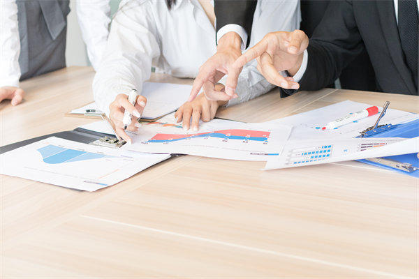 年度經(jīng)營計(jì)劃中的員工培訓(xùn)與發(fā)展計(jì)劃如何設(shè)計(jì)？