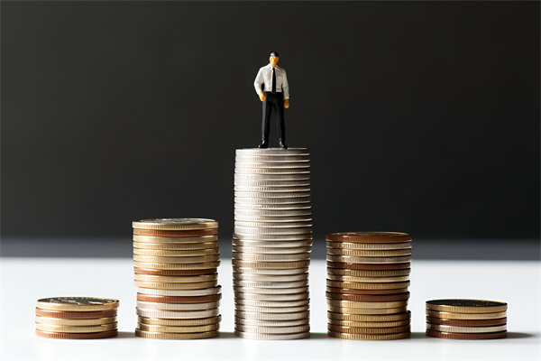 市場競爭激烈，如何制定薪酬策略以吸引并留住人才？