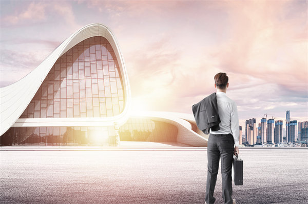 面對(duì)人才流失問題，企業(yè)應(yīng)如何改進(jìn)人力資源策略？