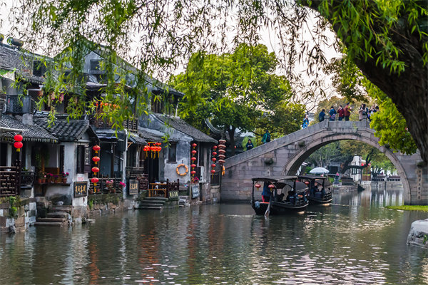 管理咨詢?nèi)绾沃μK州企業(yè)制定并執(zhí)行戰(zhàn)略規(guī)劃？