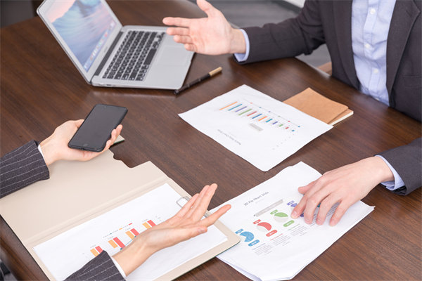 市場環(huán)境突變時(shí)，企業(yè)如何靈活調(diào)整預(yù)算策略以應(yīng)對？