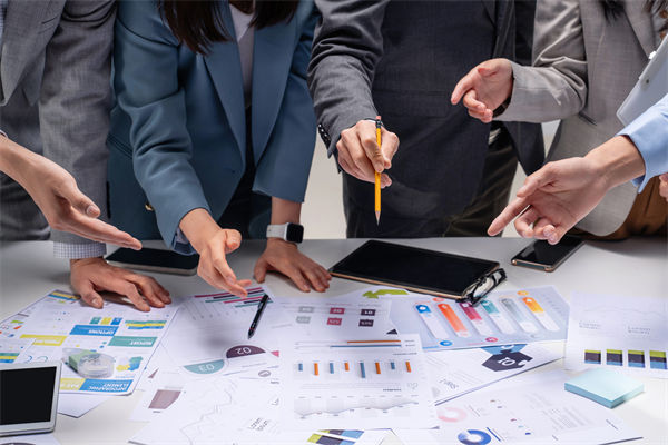 在跨部門預算協(xié)調(diào)中，如何克服溝通障礙，達成共識？