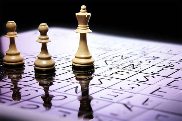 集團(tuán)管控中，如何確保子公司戰(zhàn)略與集團(tuán)目標(biāo)一致？