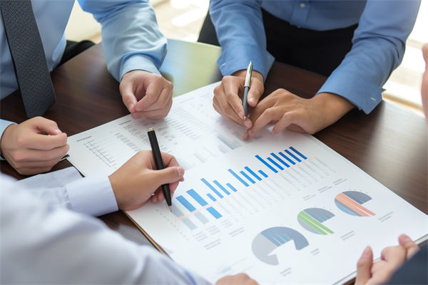 集團(tuán)管控中，如何確保子公司戰(zhàn)略與集團(tuán)目標(biāo)一致？