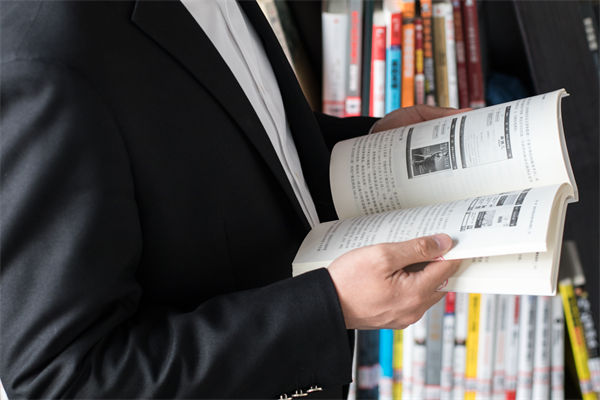 在快速變化的市場中，集團管控如何保持靈活性？