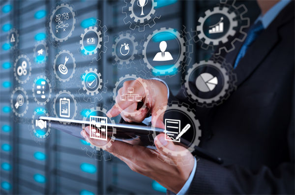 集團管控過程中，如何確保信息的準確傳遞與共享？