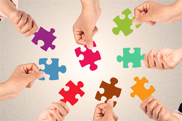 集團(tuán)管控中，如何建立有效的內(nèi)部溝通機(jī)制以促進(jìn)協(xié)同？