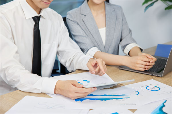 如何利用薪酬績(jī)效激勵(lì)，促進(jìn)跨部門合作與協(xié)調(diào)？