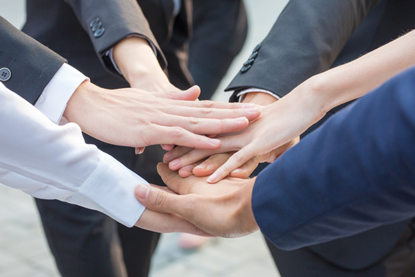 跨部門協(xié)作時，如何公平地衡量和評估每個人的績效？