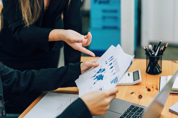 預(yù)算編制時(shí)，如何確保數(shù)據(jù)真實(shí)，避免信息失真問題？