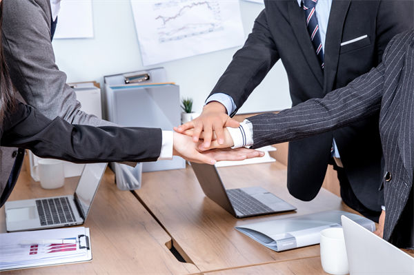 內(nèi)部矛盾重重，管理咨詢?nèi)绾沃χ亟ê椭C高效組織？