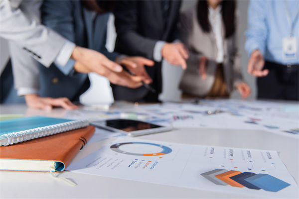 績(jī)效溝通形同虛設(shè)，績(jī)效咨詢?nèi)绾未罱ㄌ拐\(chéng)交流橋梁？