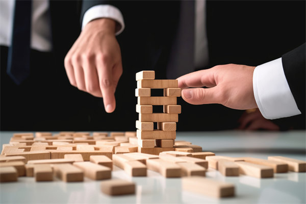 面對復雜市場環(huán)境，集團管控咨詢?nèi)绾未_保企業(yè)穩(wěn)健前行？