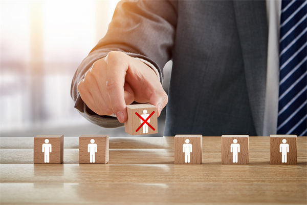 微軟在華外包公司一天裁員近2000人，人力資源管理怎么看？