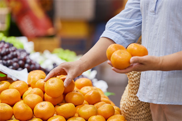 榴蓮價(jià)格暴跌50%，有人買了50箱，預(yù)算管理怎么看？