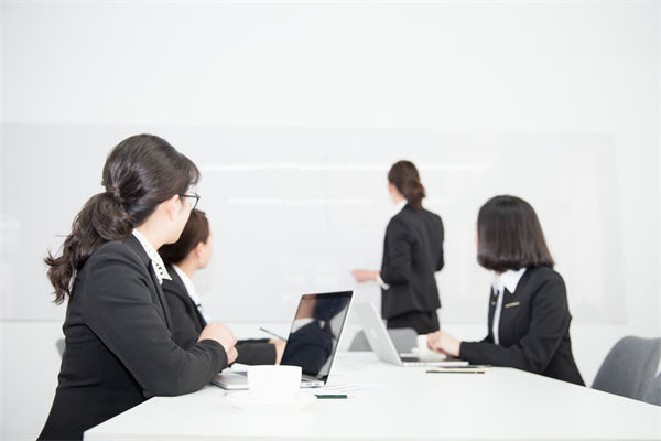 人力資源該管控還是賦能？多數(shù)企業(yè)都踩錯(cuò)了管理節(jié)奏！