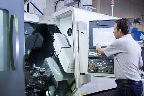 精益管理在提升產(chǎn)品質(zhì)量方面有哪些具體策略和方法？