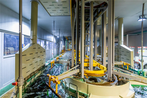 精益管理在提升產(chǎn)品質(zhì)量方面有哪些具體策略和方法？