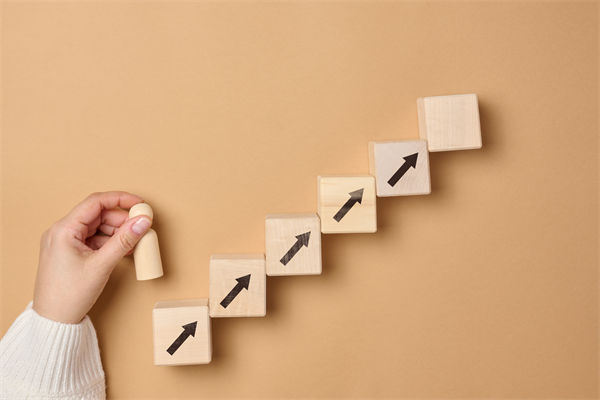 戰(zhàn)略目標(biāo)層層分解后，部門協(xié)同為何反成內(nèi)耗根源？